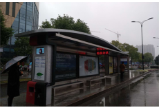杭州智慧候車亭  多屏聯(lián)動，柔性光伏頂棚智慧候車亭